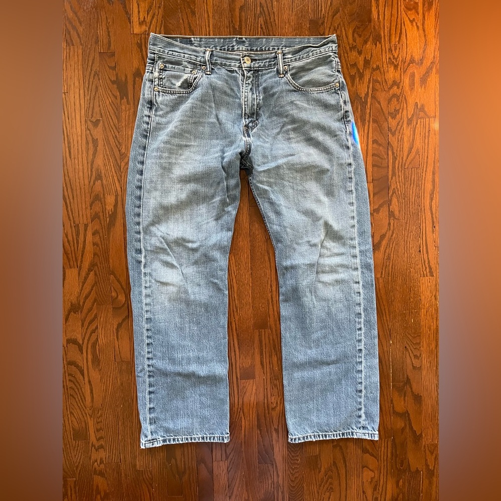 Men’s Levi’s 569 loose fit 100% cotton jeans.  Size 34x32.